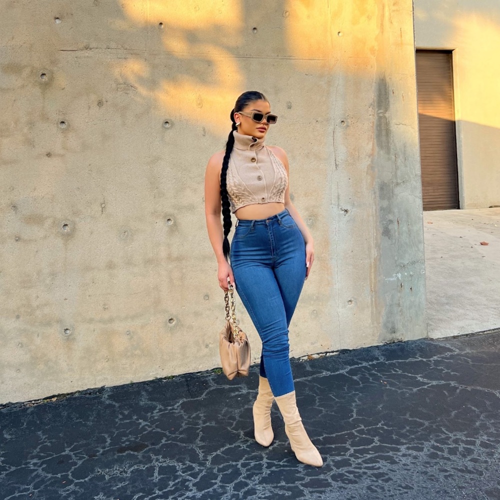 TURTLENECK COZY CROPPED SLEEVELESS TOP - BEIGE